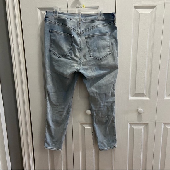 Old Navy Jeans - Picture 6 of 9